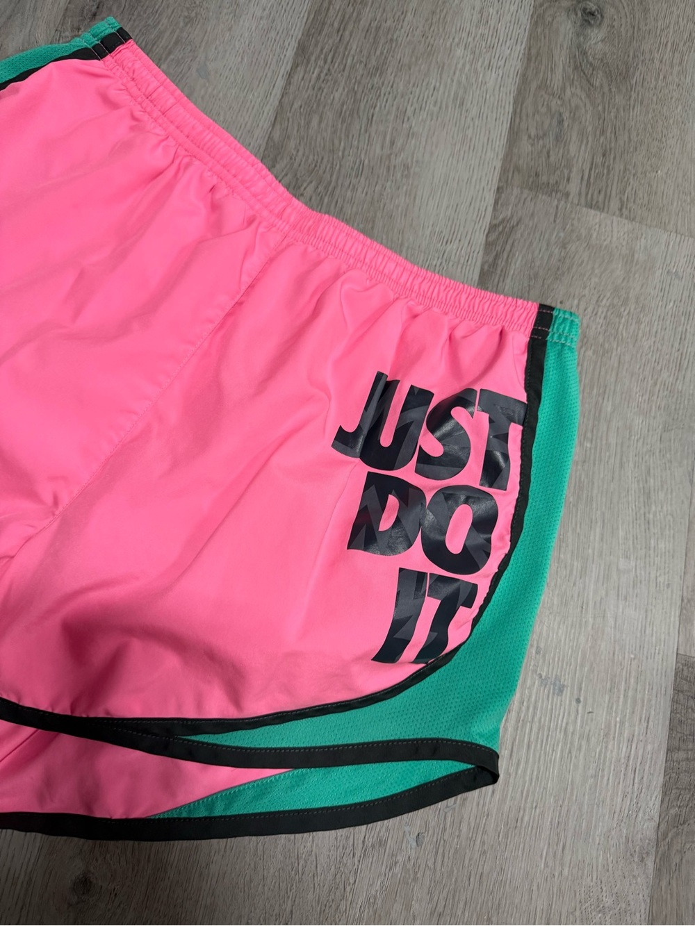 •NIKE• RUNNING SHORTS - Picture 2 of 6